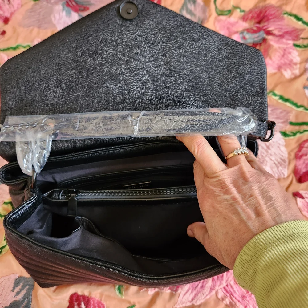 NEW Yves Saint Laurent Black Quilted Shoulder Bag - Picture 4 of 7